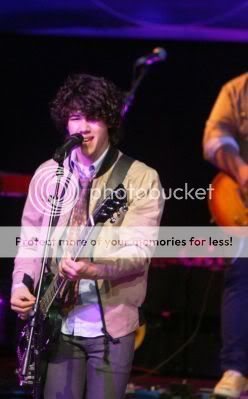 Concierto de anoche 20/3/08 Peke_jonas-brothers-cbs-3218-13