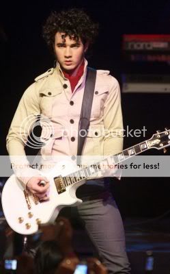 Concierto de anoche 20/3/08 Peke_jonas-brothers-cbs-3218-15