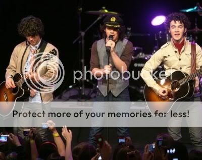 Concierto de anoche 20/3/08 Peke_jonas-brothers-cbs-3218-8