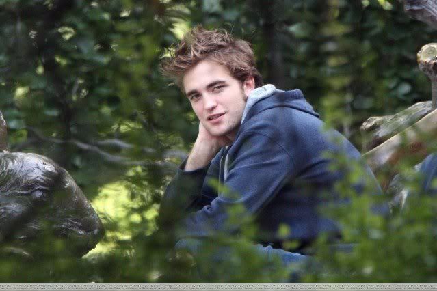 ROBERT PATTINSON photos 15712_408596245732_584920732_553972