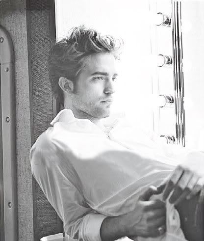 ROBERT PATTINSON photos 16332_1159355705332_1270967731_3044