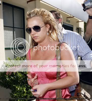 [Candids] Britney = a normal woman?? Normal_648