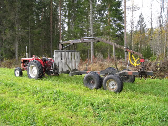 Minkälaisia puunkuormaimia olette Taavetin 990 perään viritelly? 037