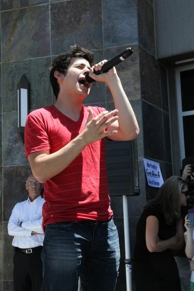 COS Tour Pictures! David-archuleta-red-shirt171