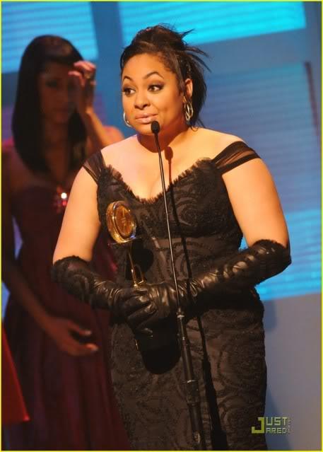 Des rondes sur Disney Channel  Raven-the-17th-Annual-Trumpet-Awards-raven-symone-3785007-874-1222