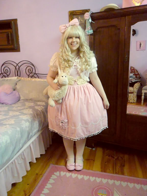 Crash course in lolita fashion Gte5trgertgevrdgt040