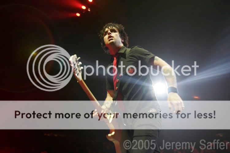 Fotografii cu Billie Joe - Pagina 2 Green_Day___Walk_on_Stage_by_Jeremy