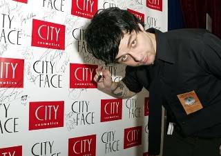 Billie Joe - Page 3 Needstobrushhishair