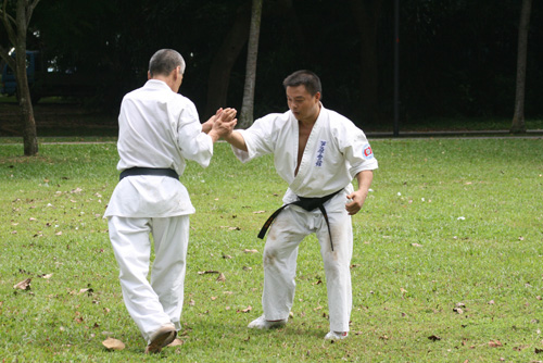 Training with one of the world's top ten Karate master, Kancho Takumi Higashidani 5e59a916