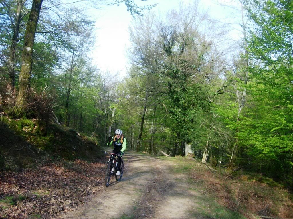 21 de abril-Vuelta al corazn de Euskadi (Degurixa-Besaide) - Pgina 3 CorEusk001