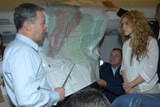 Shakira arrived in Leticia with President Alvaro Uribe Normal_0022