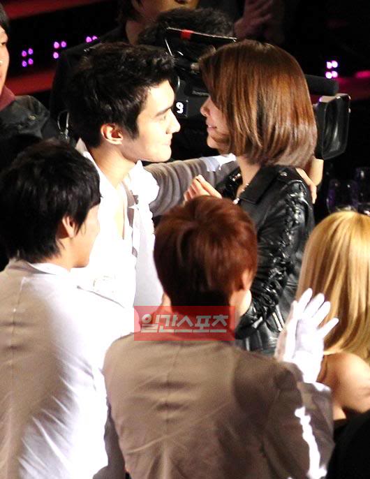 [NEWS] SNSD falam sobre o escândalo de SooYoung com SiWon Htm20101231110223c000c0