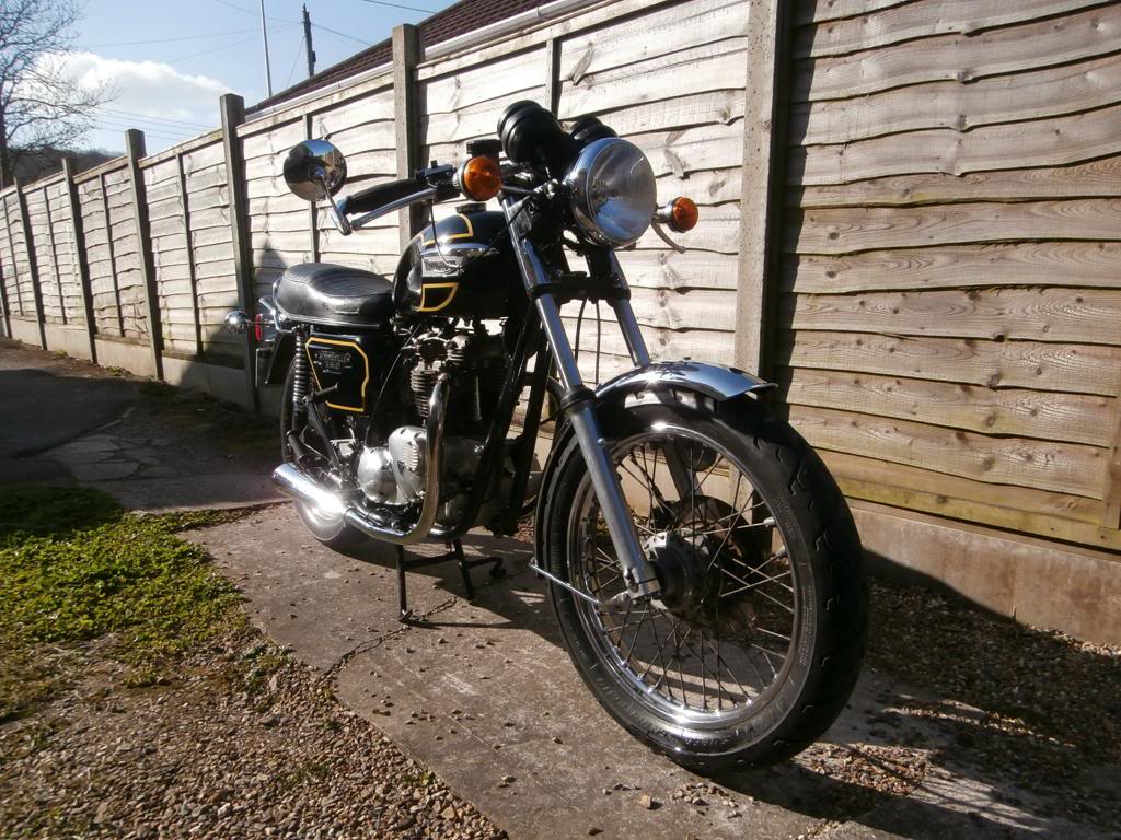 Triumph T140 Bonneville P4060066_zps94b932c1