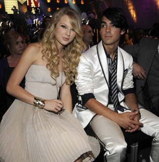 Taylor Swift and Joe jonas! [I hate him] 1aaatay