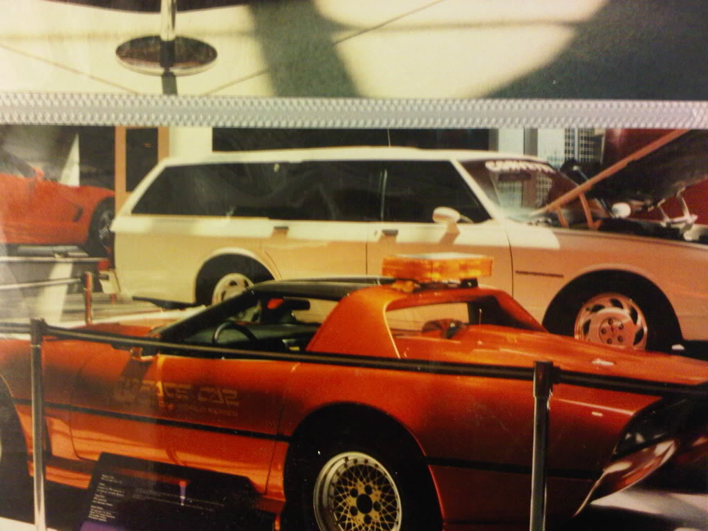  wagon in corvette museum Corvettemuseumwagon2