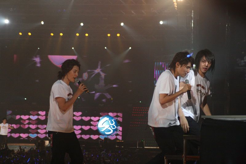 [PIX] 080712 SUPER SHOW - THAILAND (GET READY FOR SOME HOTNESS!) 0c651c7bba154f4012dc0f4b07cb0d8c