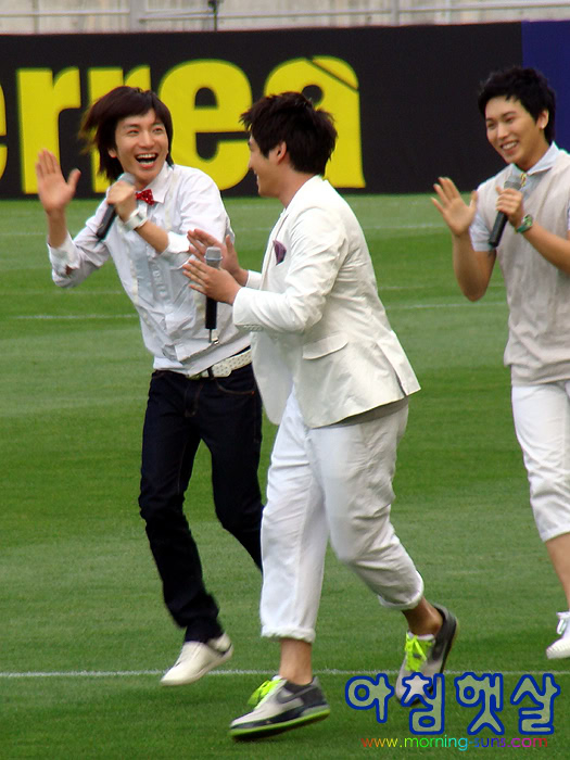 [PIX] 080614 SJ-H PERFORM DURING FOOTBALL AND VOLLEYBALL COMPETITION 12e08ec287ef7121e4dd3b37
