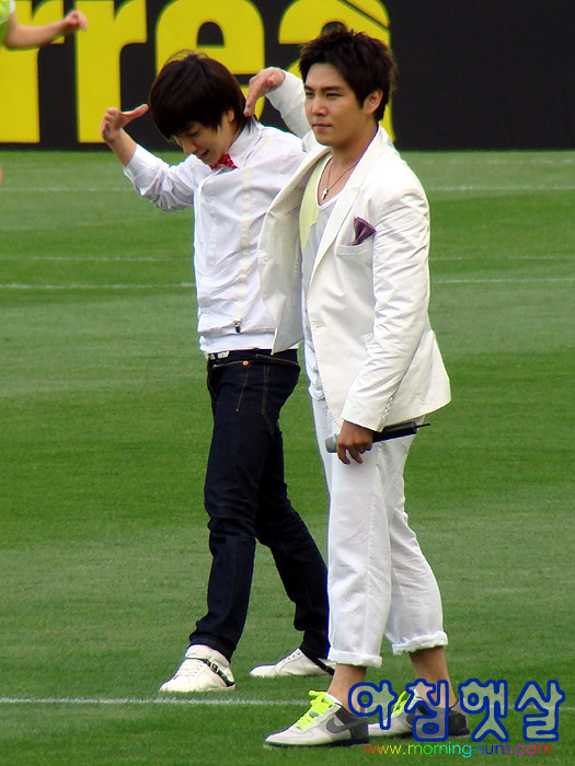 [PIX] 080614 SJ-H PERFORM DURING FOOTBALL AND VOLLEYBALL COMPETITION 8859f80168b24c1a7aec2c37