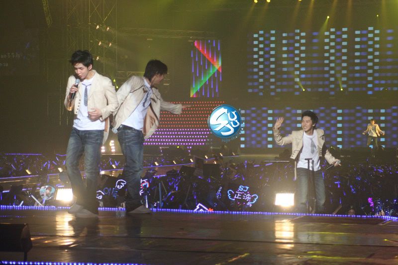 [PIX] 080712 SUPER SHOW - THAILAND (GET READY FOR SOME HOTNESS!) 91a4c58a9bd852e7077f0de0314b446d