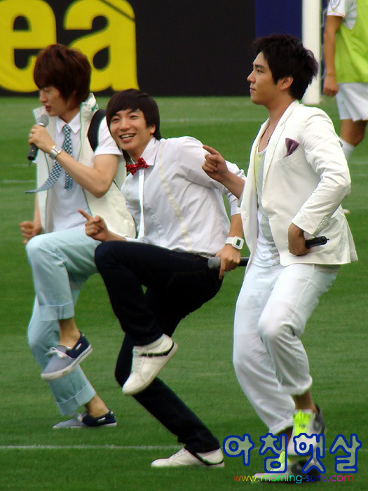 [PIX] 080614 SJ-H PERFORM DURING FOOTBALL AND VOLLEYBALL COMPETITION Cea078125d7137dac2fd7837