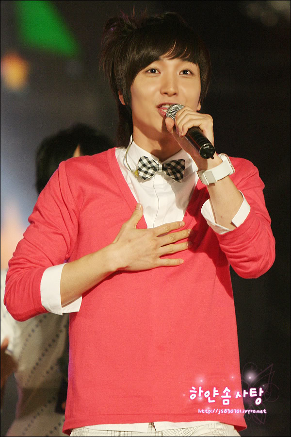 [PIX] 080612 Filming Music Bank "Yoriwang" Uywv1213401325