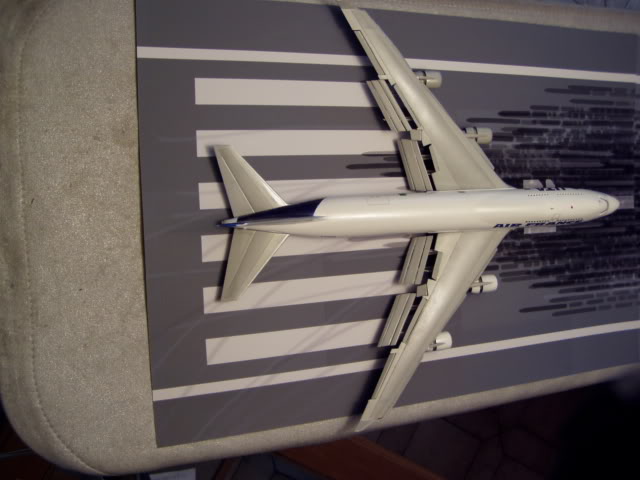 McDonnell Douglas DC10-30 UTA 1/144 Airfix/F-dcal. -REPRISE- - Page 2 747-400Back