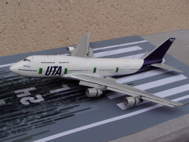 McDonnell Douglas DC10-30 UTA 1/144 Airfix/F-dcal. -REPRISE- - Page 2 747-400UTProfile