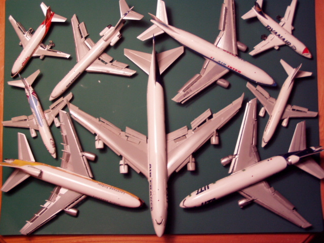 "Full Flap" Airliners !  1/200 - Page 2 P9120002