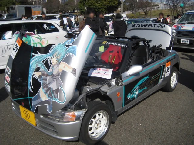 Lễ hội triễn lãm Itasha (lọai xe sơn +dán hình anime manga game)tại Nagoya Nagoya_itasha_ita-d_event_03