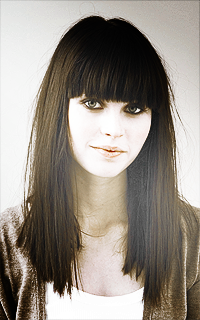 (F) Felicity Jones ◊ « You're the only light I've ever known. » 5-44