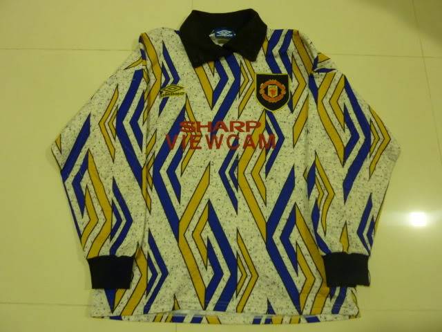 Giggsy's Man Utd Kit (April 2010 shirts update on page 1 & GK kits on page 11) - Page 7 1993_95_GK_Away01