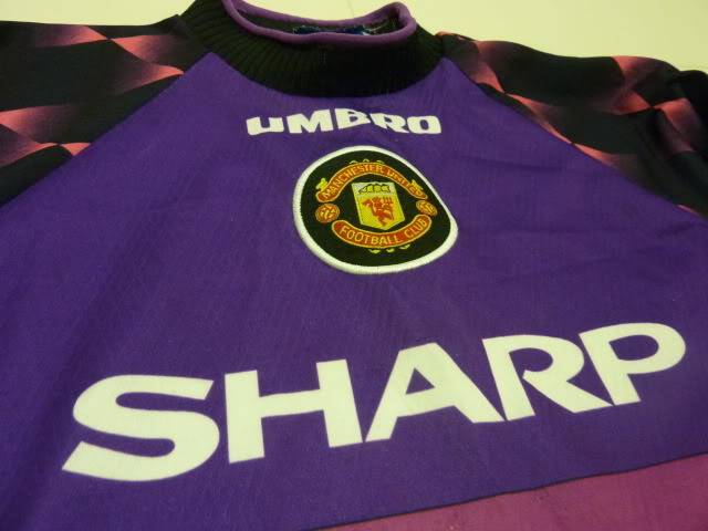 Giggsy's Man Utd Kit (April 2010 shirts update on page 1 & GK kits on page 11) - Page 7 1996_97_GK_Home02