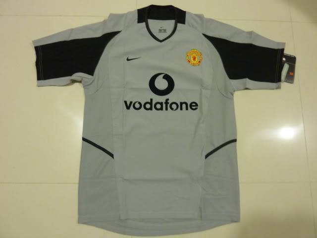 Giggsy's Man Utd Kit (April 2010 shirts update on page 1 & GK kits on page 11) - Page 7 2002_2004_GK_Away01