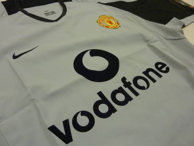 Giggsy's Man Utd Kit (April 2010 shirts update on page 1 & GK kits on page 11) - Page 7 2002_2004_GK_Away02