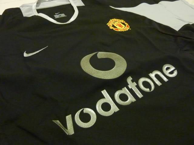 Giggsy's Man Utd Kit (April 2010 shirts update on page 1 & GK kits on page 11) - Page 7 2002_2004_GK_Home02