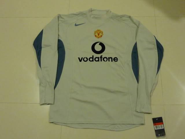 Giggsy's Man Utd Kit (April 2010 shirts update on page 1 & GK kits on page 11) - Page 7 2004_05_GK_Away01