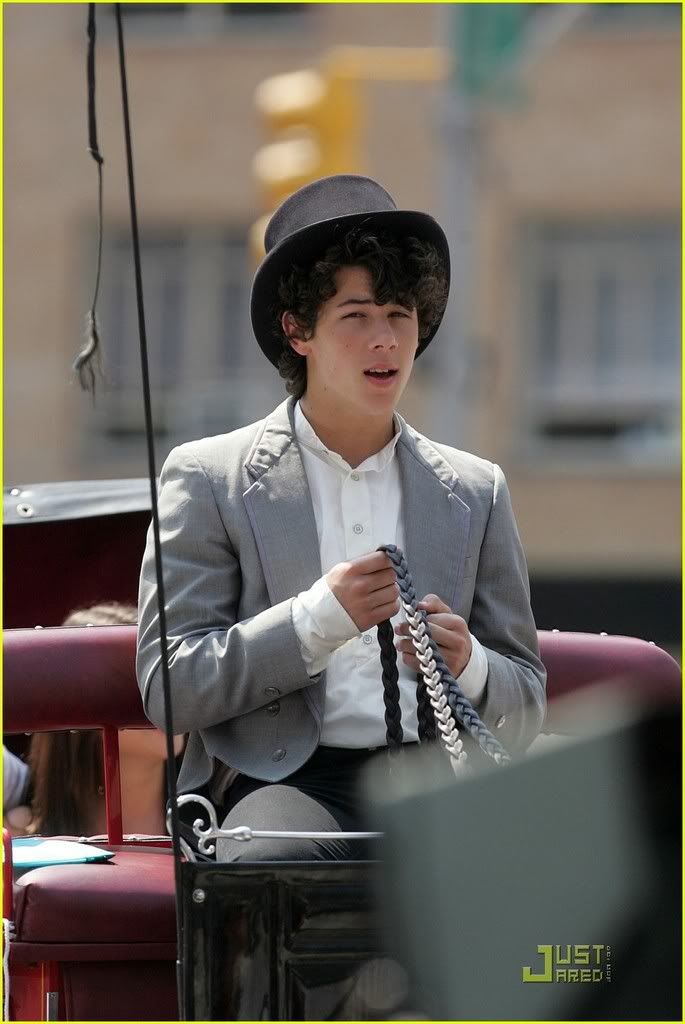 Nick Jonas filming 3D movie segment! Nick-jonas-top-hat-horse-01