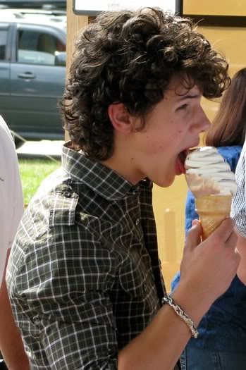 Random pictures of <insert obvious band name here> Nickjonaslickingicecream