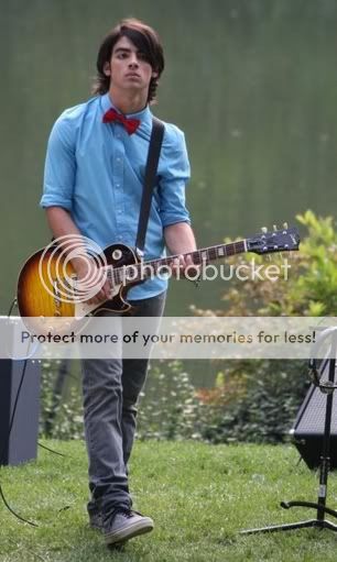 Jonas Brothers shoots new music video! Normal_e19-1