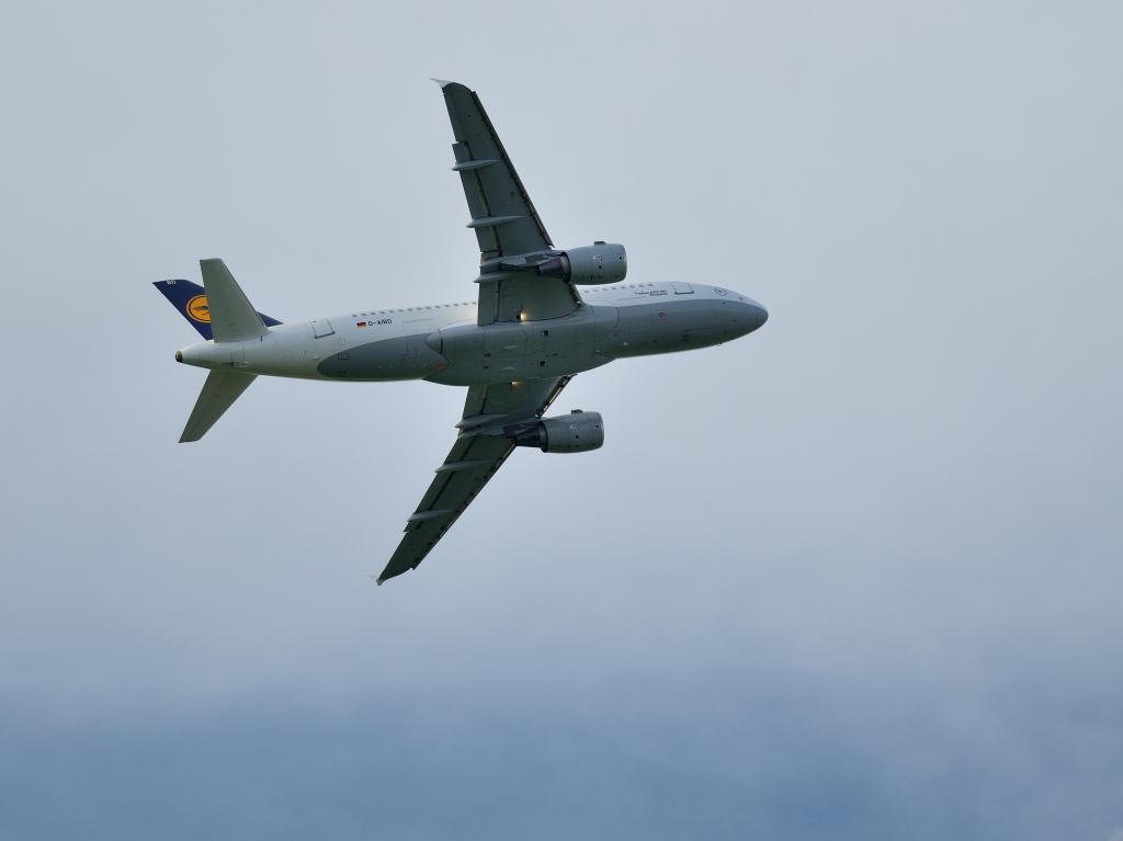 Aeroportul Bucuresti ( Henri Coanda/Otopeni )- Noiembrie 2012 D-aibd