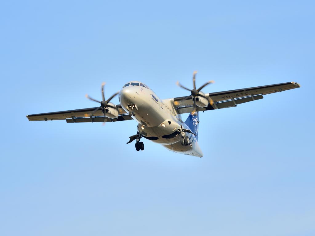 Aeroportul Bucuresti ( Henri Coanda/Otopeni )- Noiembrie 2012 Yr-atc