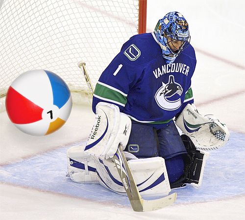 General Hockey Talk - Injuries, signings, factoids + other news from around the league - Page 33 Luongo-Beachball_zps9bda0c44