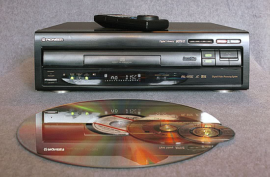 The Pioneer CLD-D925 Laserdisc Player. PioneerReviewPhotos4