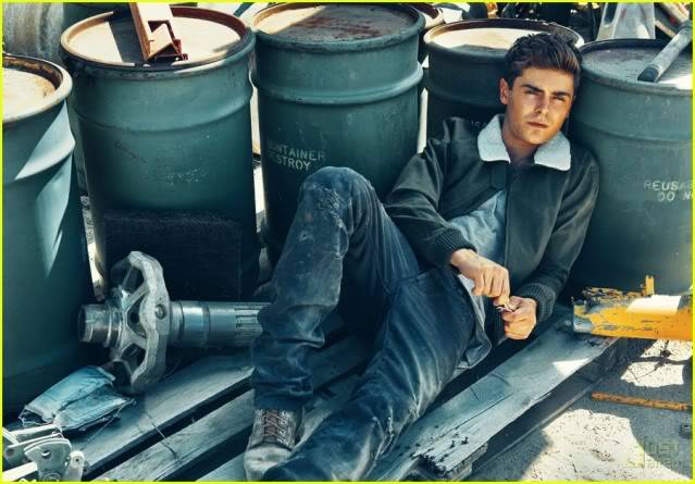 Caso: Muertes En La Universidad Zac-efron-details-september-2010-04