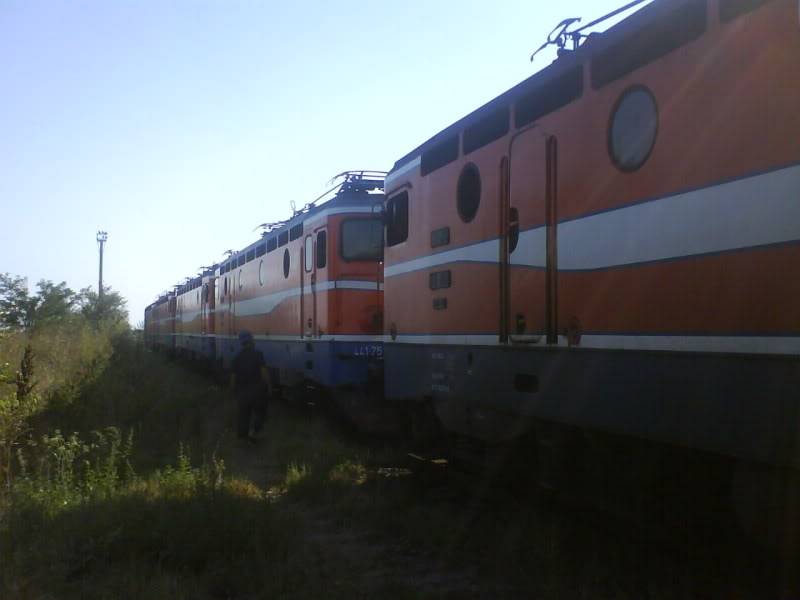 Locomotive sarbesti in drum spre Electroputere Craiova DSC01025