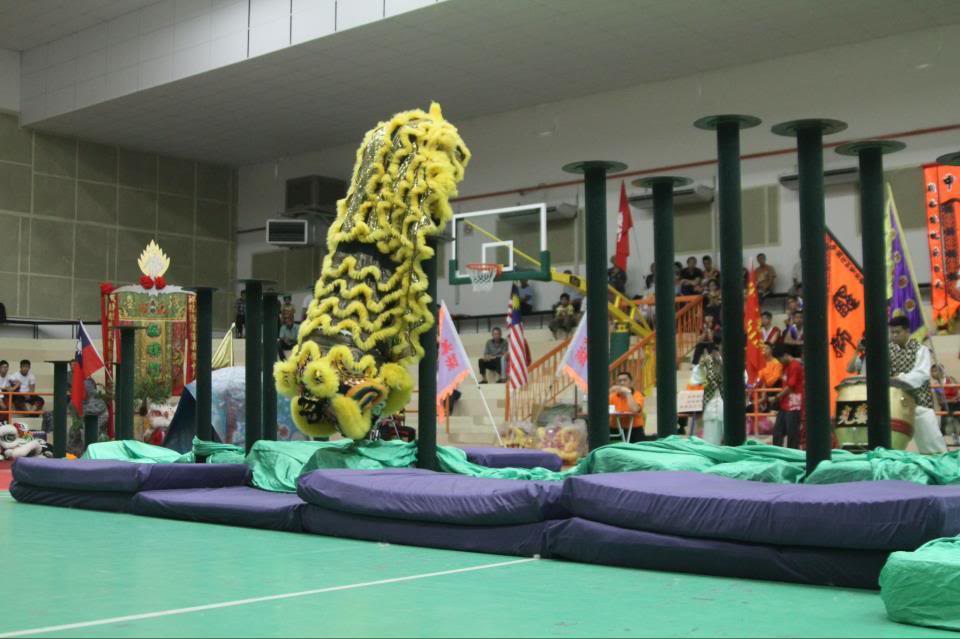 Penang International Lion Dance on Stilts Championship 2012 - Part 1 524100_478513378844284_1816857560_n