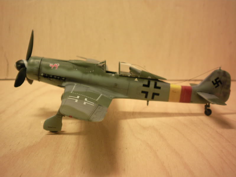 Academy Focke Wulf Fw 190D-9 1/72 Ghf56y5