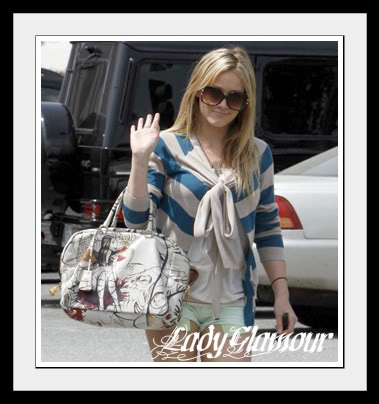 Hilary Duff - Pagina 13 Hilary-duff-prada-bag1-1