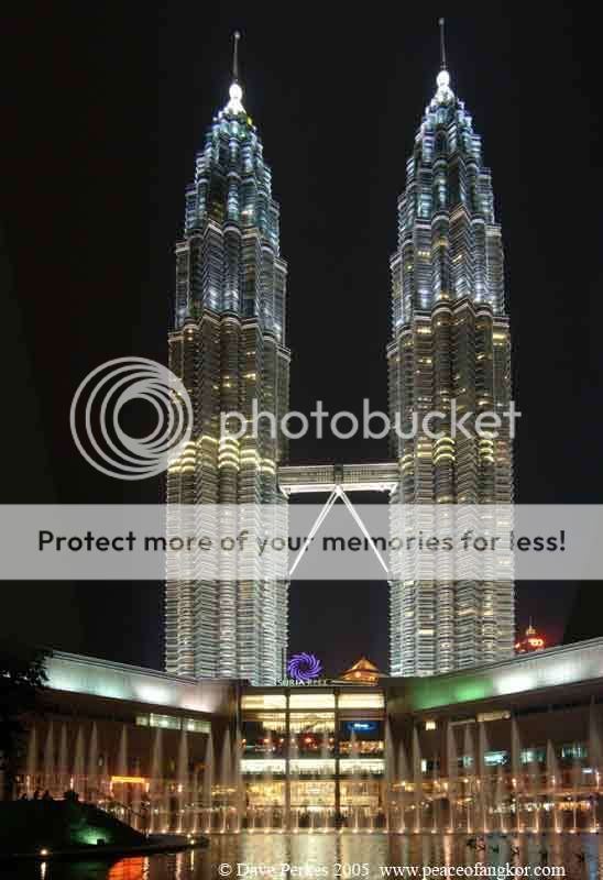 Jocul imaginilor! - Pagina 11 Petronas-Towers