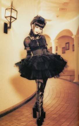 Gothic lolita Gothic_and_lolita_bible1